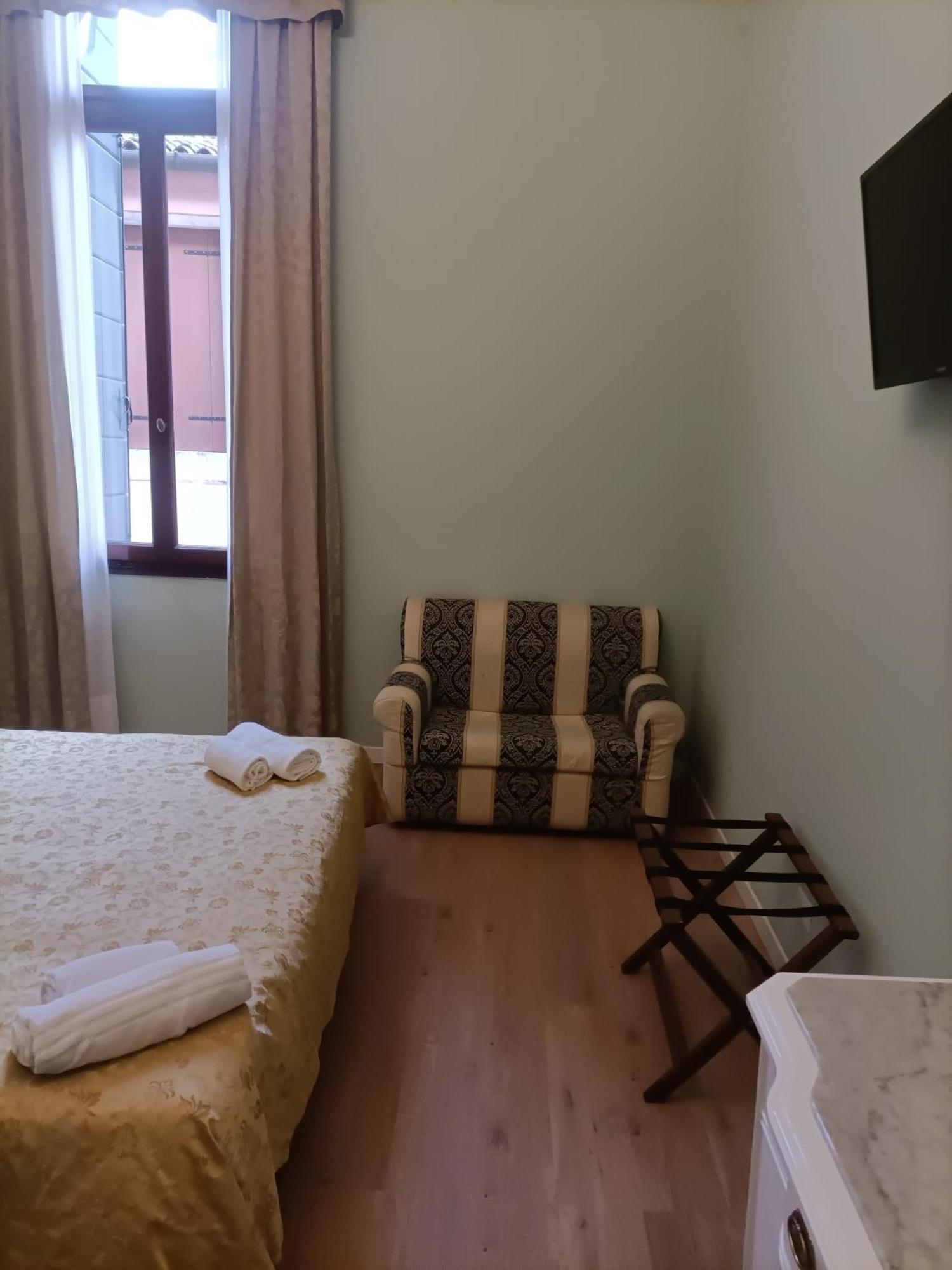 Gasthof Palazzo Lion Morosini - Check In Presso Ai Santi Apostoli 3*