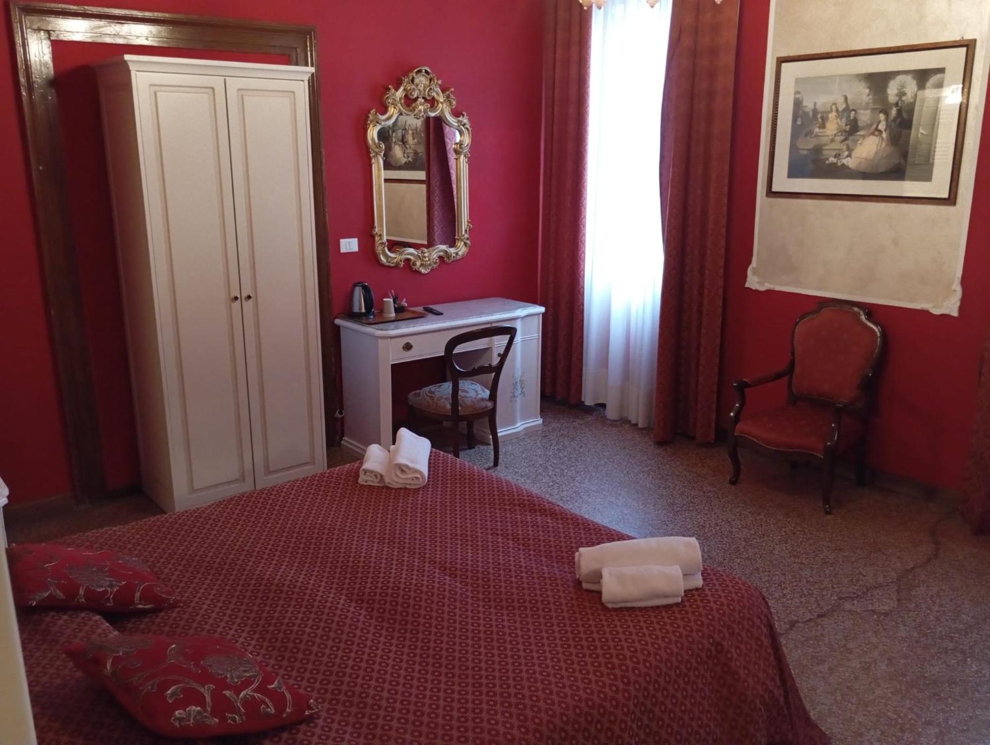 Gasthof Palazzo Lion Morosini - Check In Presso Ai Santi Apostoli