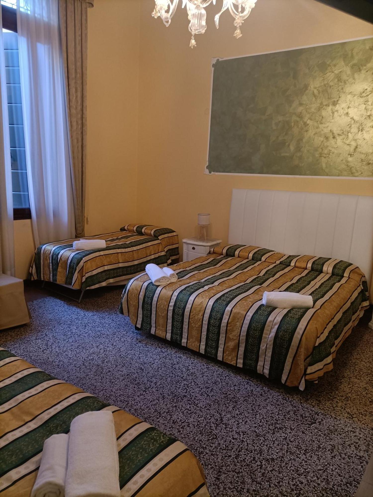 Palazzo Lion Morosini - Check In Presso Locanda Ai Santi Apostoli Venice