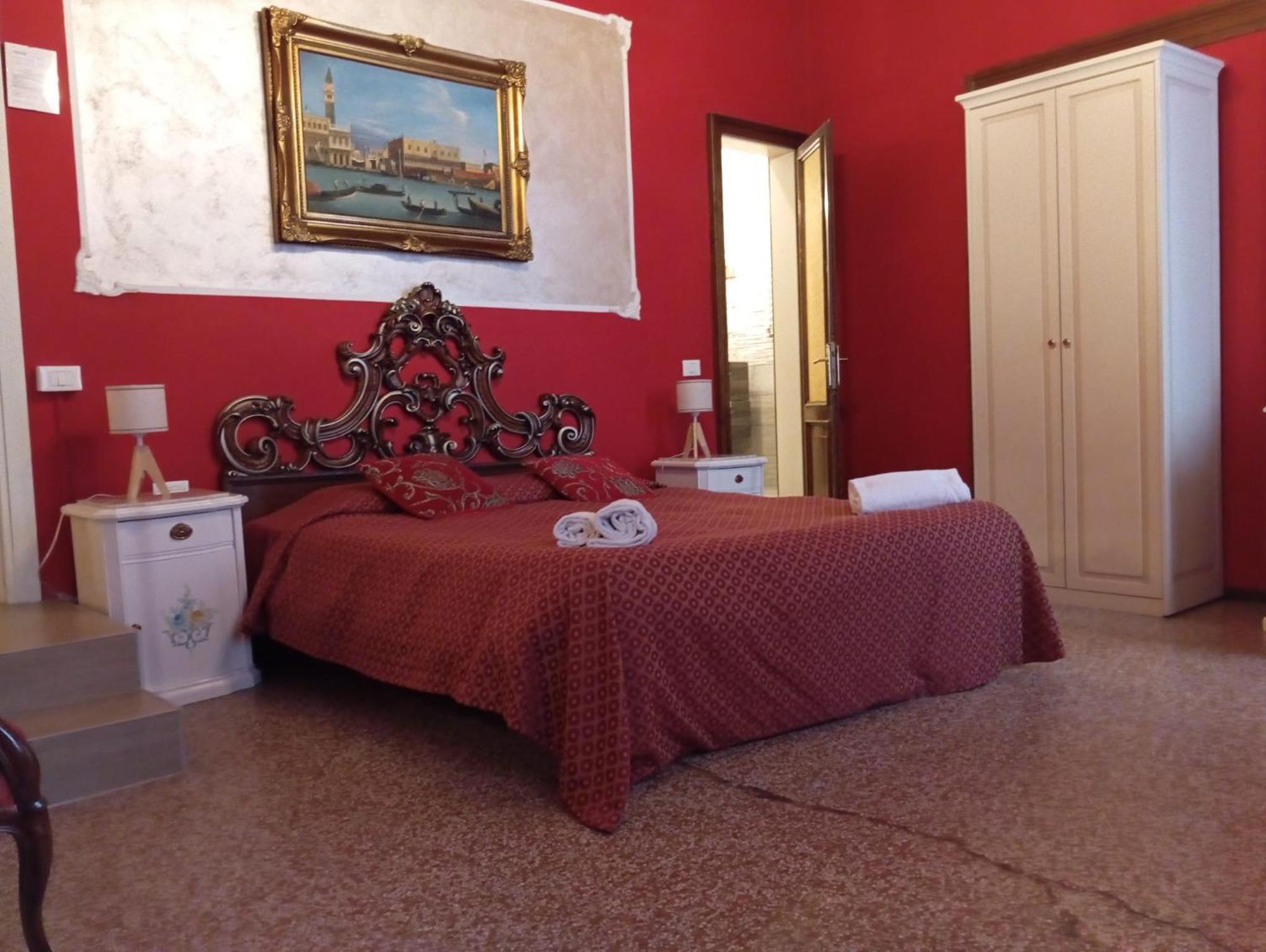 Palazzo Lion Morosini - Check In Presso Locanda Ai Santi Apostoli