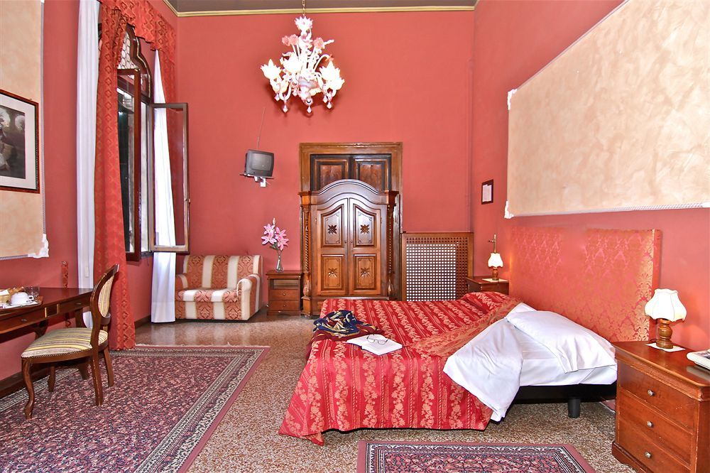 Guest house Palazzo Lion Morosini - Check In Presso Locanda Ai Santi Apostoli 3*