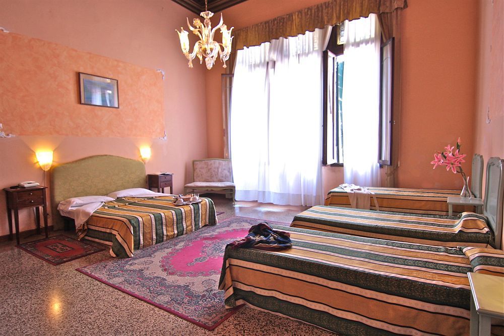 Gasthof Palazzo Lion Morosini - Check In Presso Ai Santi Apostoli
