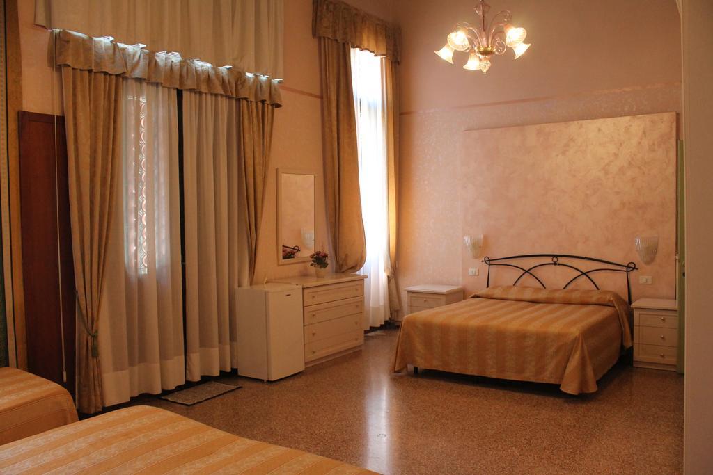 Palazzo Lion Morosini - Check In Presso Ai Santi Apostoli 3* Venedig