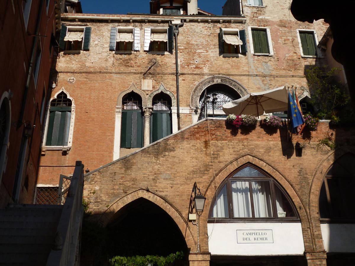 Gasthof Palazzo Lion Morosini - Check In Presso Ai Santi Apostoli 3*
