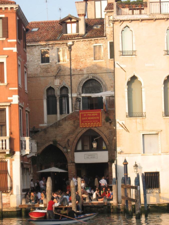 Gasthuis Palazzo Lion Morosini - Check In Presso Ai Santi Apostoli