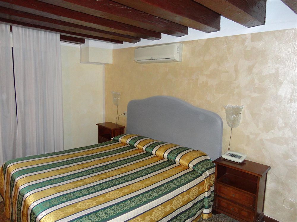 Gasthof Palazzo Lion Morosini - Check In Presso Ai Santi Apostoli Venedig