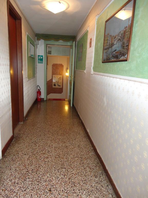Palazzo Lion Morosini - Check In Presso Ai Santi Apostoli 3* Venedig