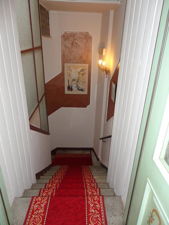Palazzo Lion Morosini - Check In Presso Locanda Ai Santi Apostoli Venice