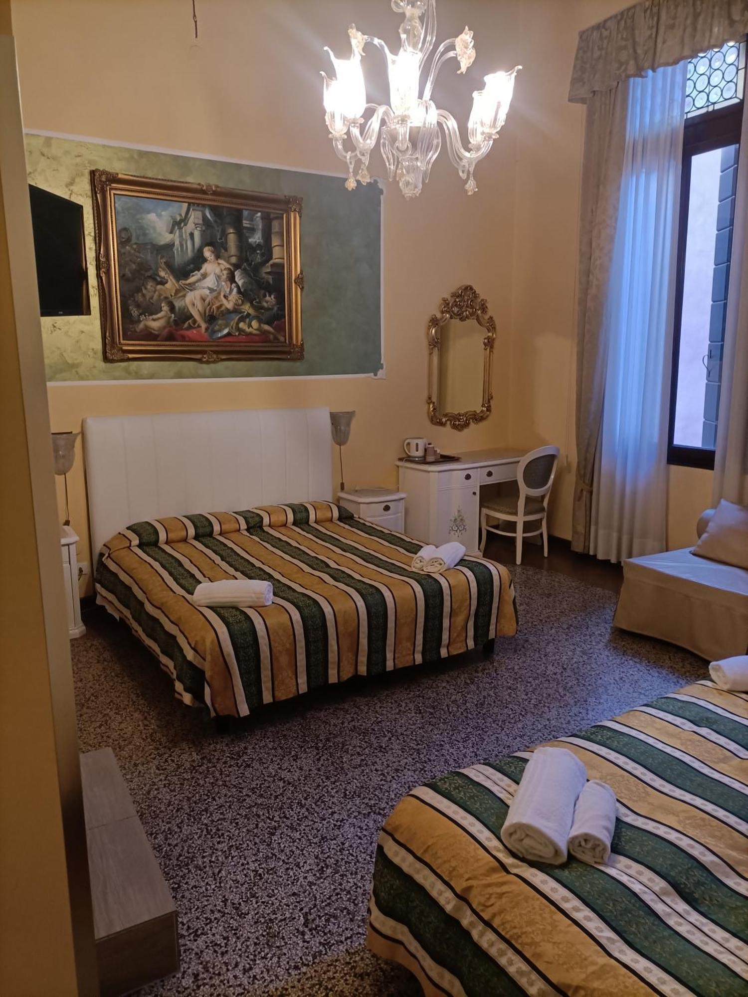 Palazzo Lion Morosini - Check In Presso Ai Santi Apostoli 3* Venecia