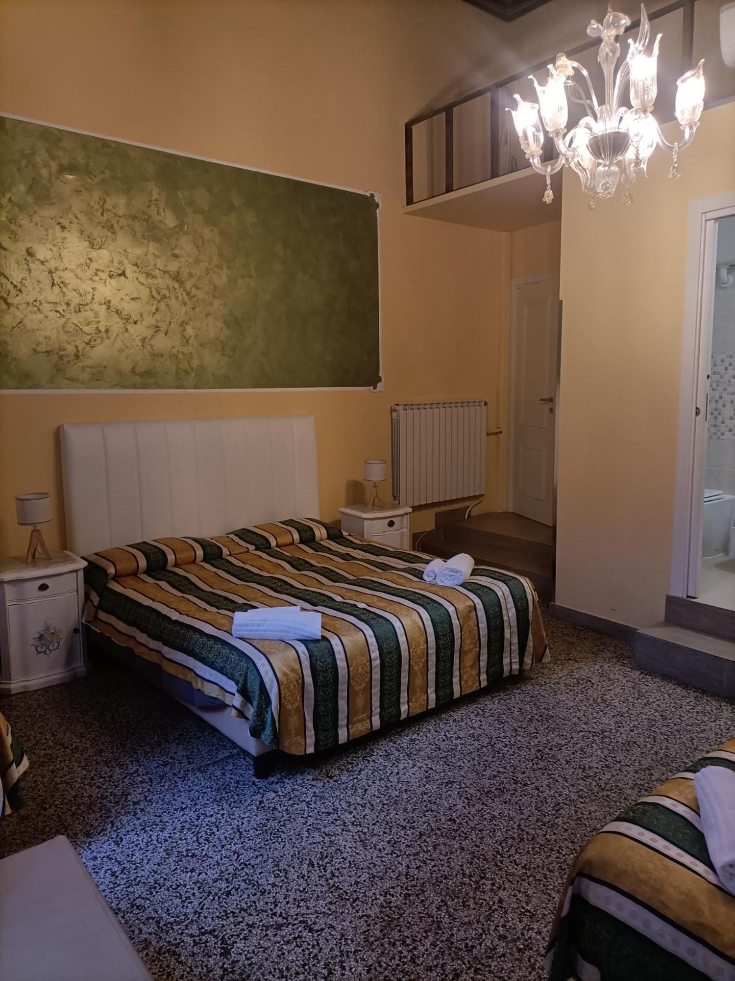 Pensión Palazzo Lion Morosini - Check In Presso Ai Santi Apostoli 3*