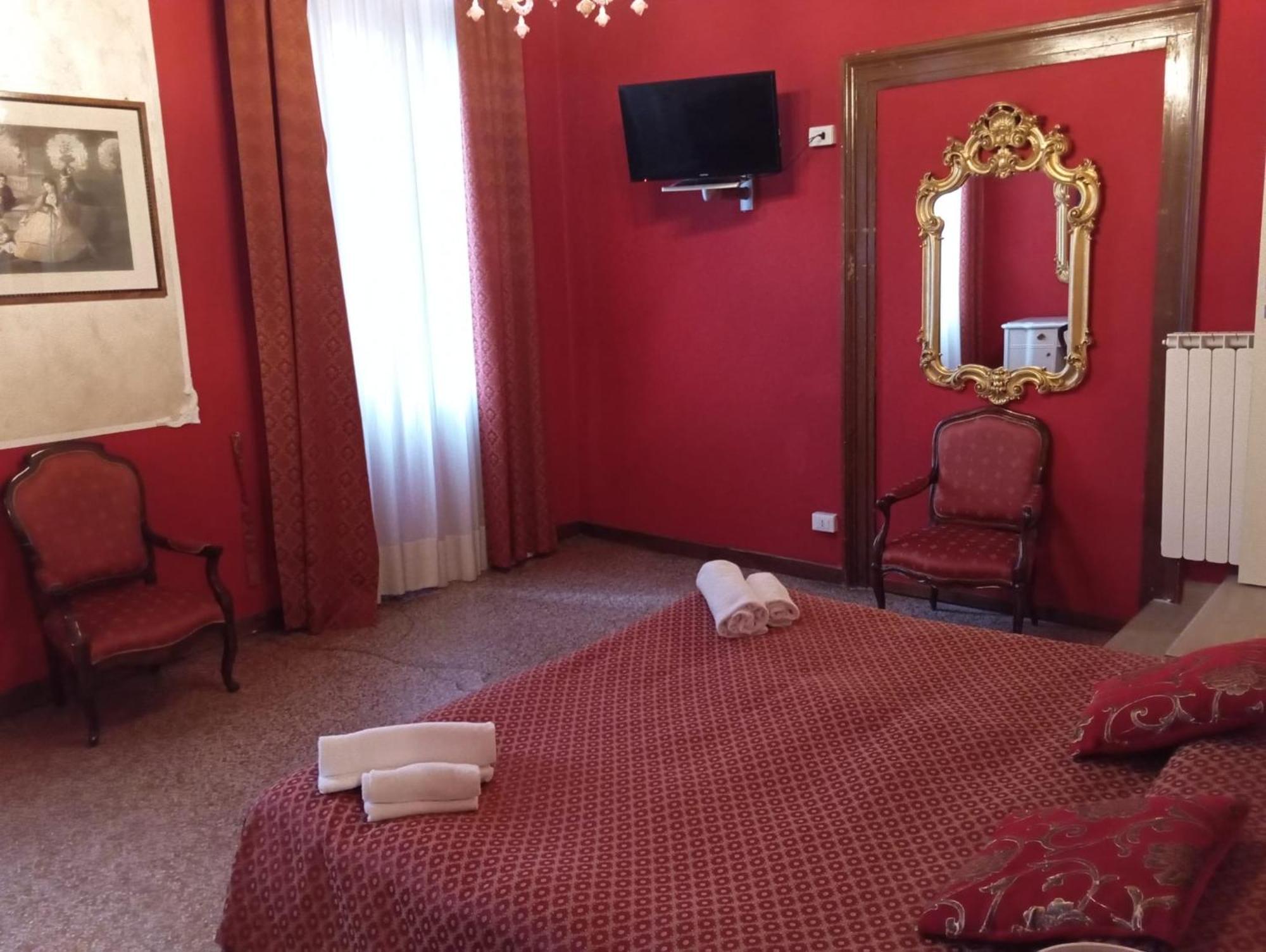 Pensión Palazzo Lion Morosini - Check In Presso Ai Santi Apostoli Venecia
