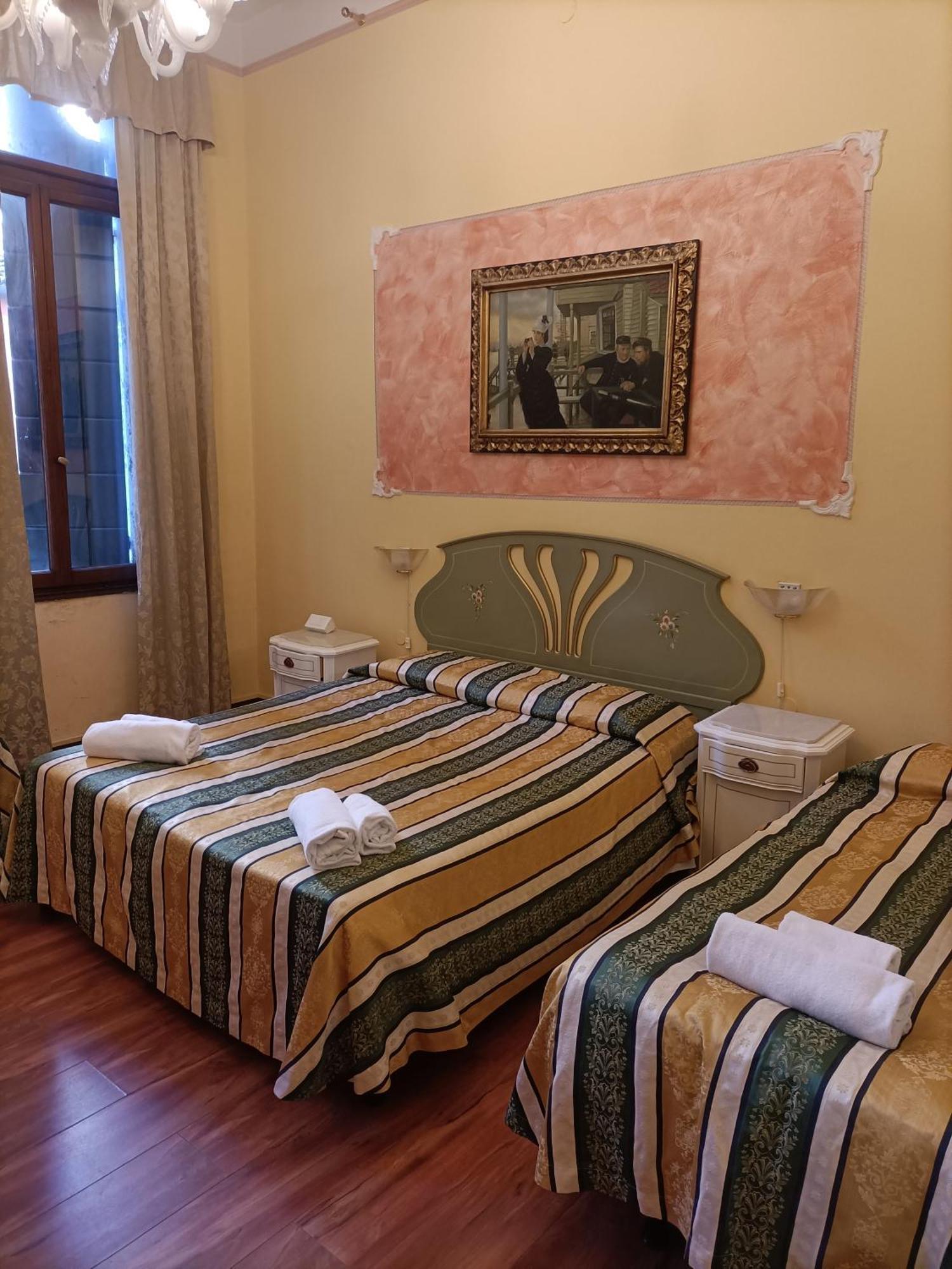 Palazzo Lion Morosini - Check In Presso Ai Santi Apostoli Venecia