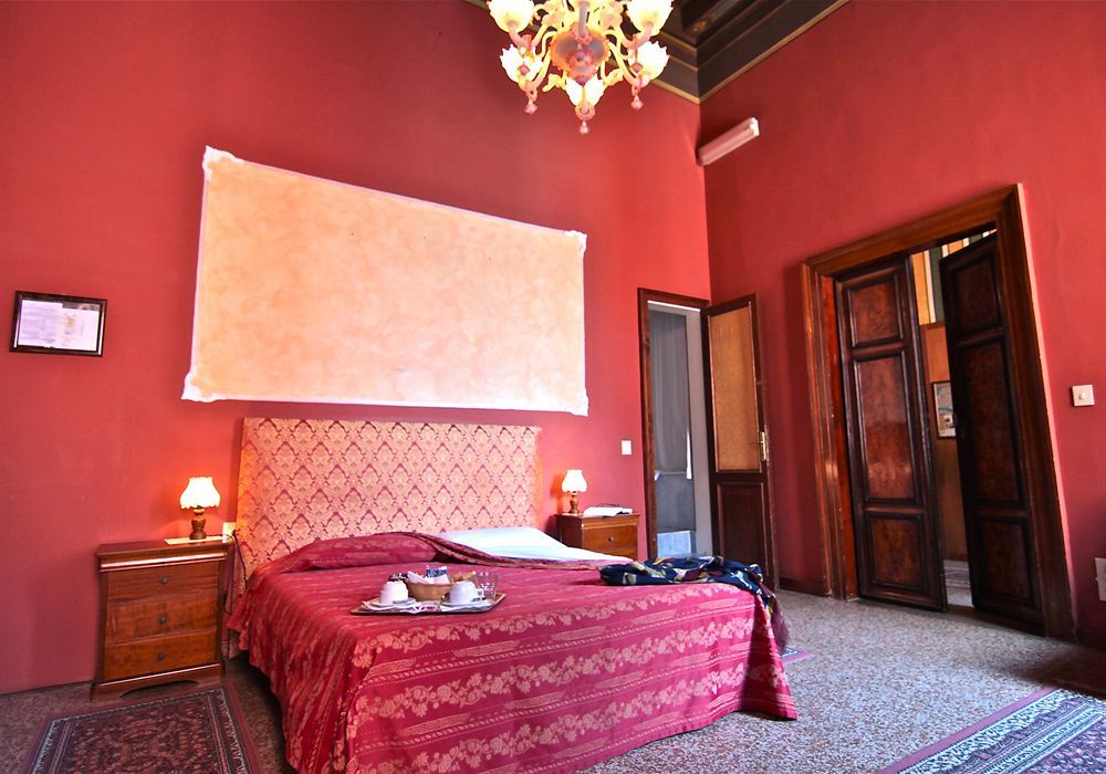 Pensión Palazzo Lion Morosini - Check In Presso Ai Santi Apostoli Venecia